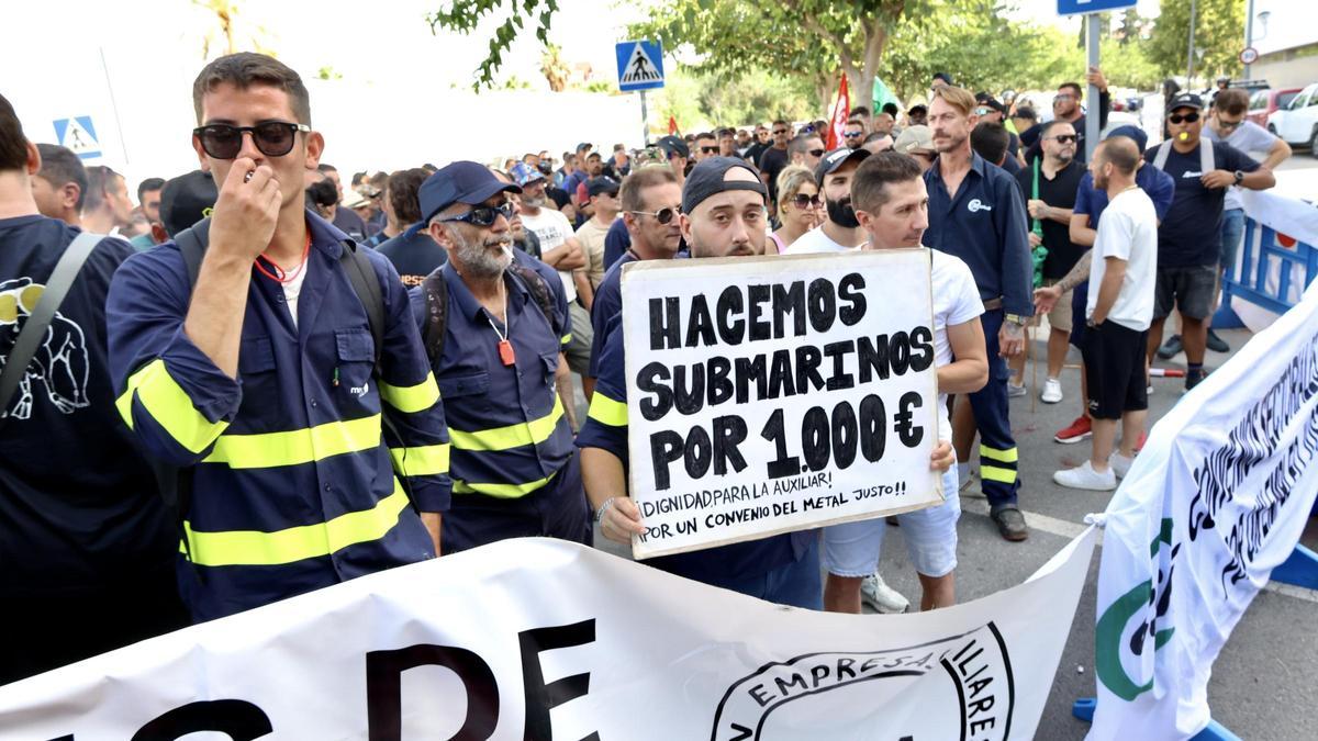 Protestas de trabajadores de  Navantia a finales del pasado mes de junio a las puertas de la Fremm.