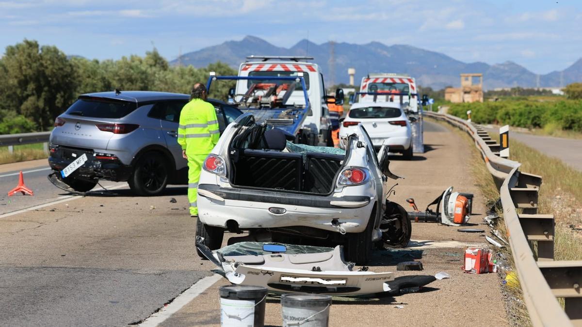 Galería de fotos: Una colisión múltiple con varios heridos obliga a cortar la N-340 en Vila-real
