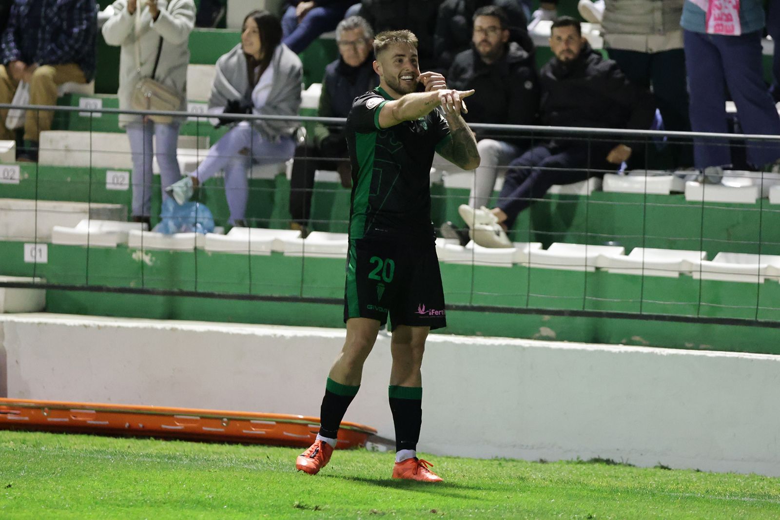 Antequera-Córdoba CF: las imágenes del partido en El Maulí