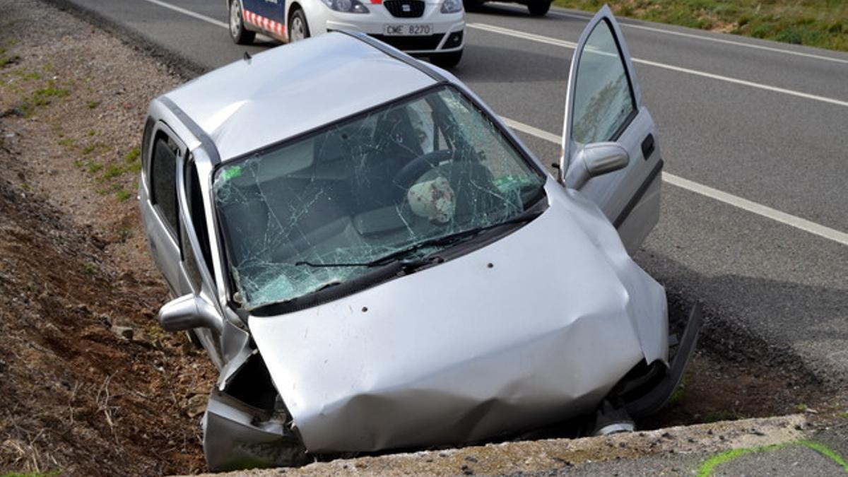 Imagen del vehículo accidentado en l'Espluga de Francolí.