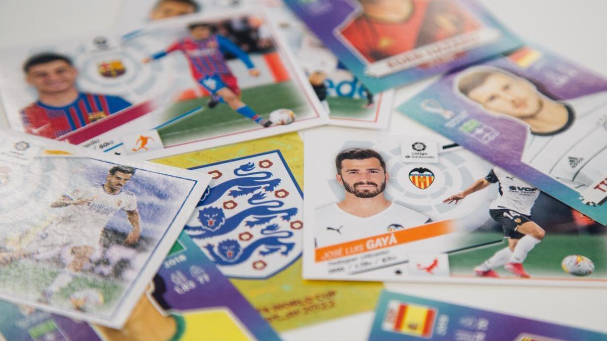 Varios cromos de las colecciones de LaLiga 2022/2023 y del Mundial de Qatar 2022.