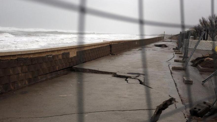 El temporal marítimo más adverso en 25 años engulle las playas de Valencia