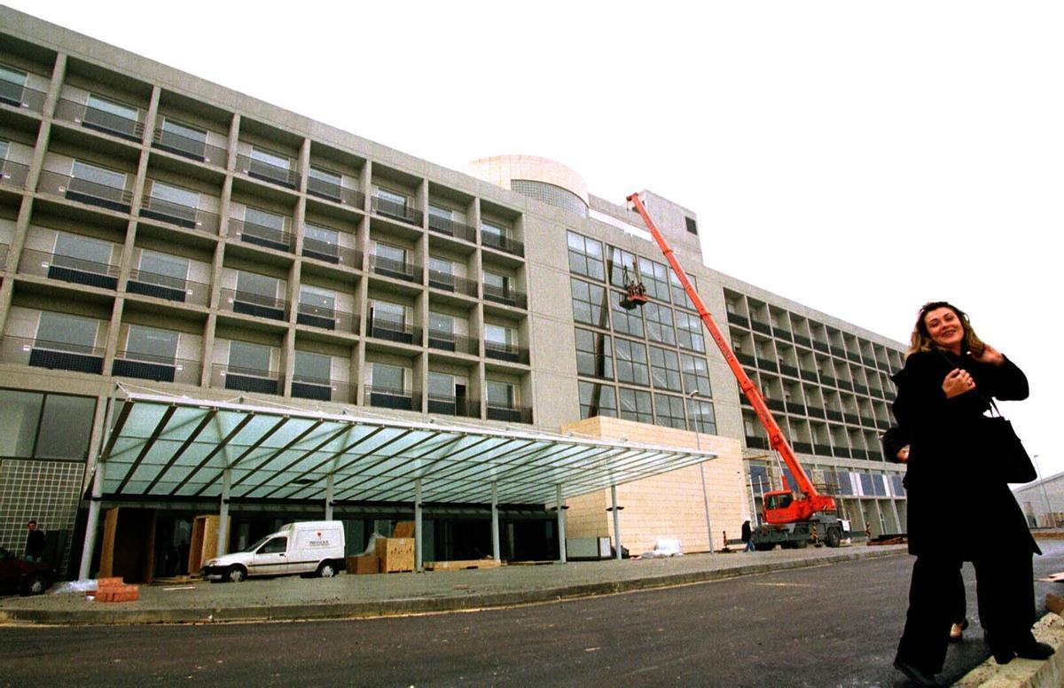El hospital de Alzira un día antes de su apertura en 1999.