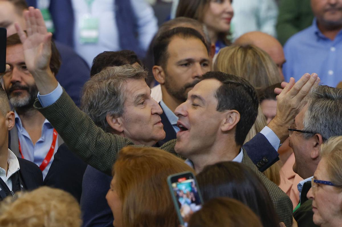 Moreno (d), junto a Feijóo (i