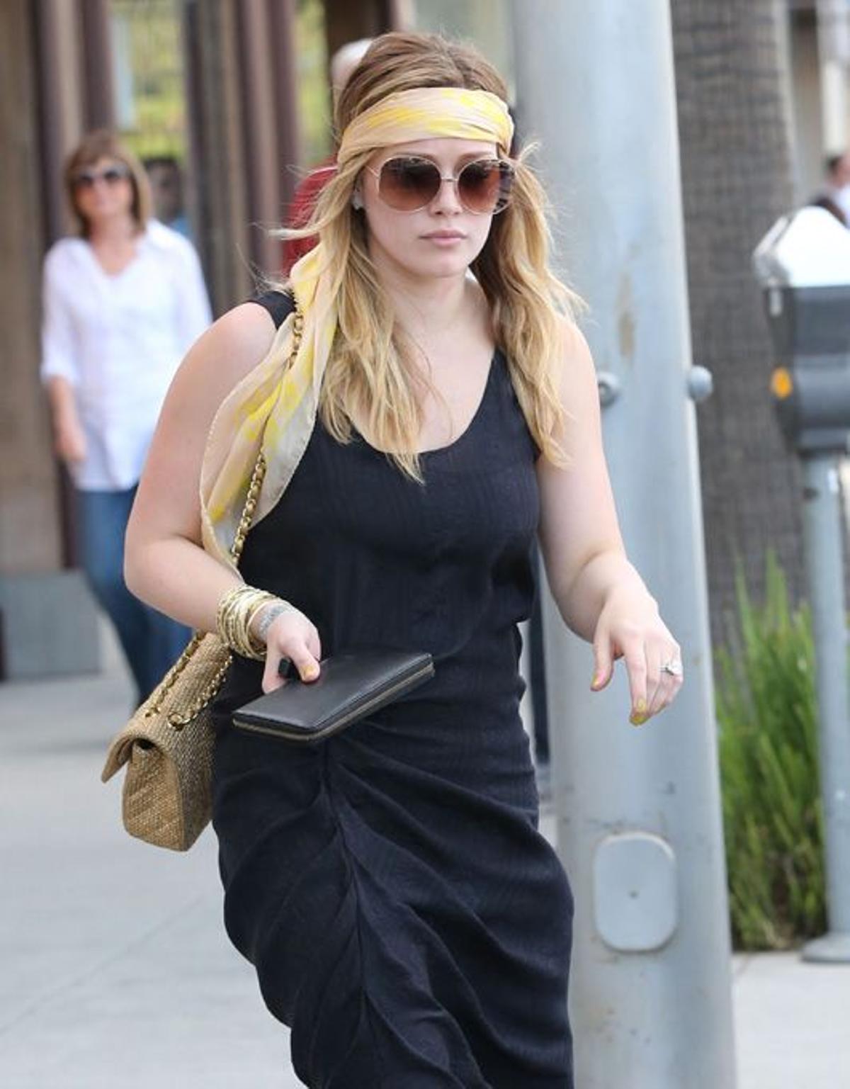 Ideas para llevar pañuelo en el pelo: Hillary Duff