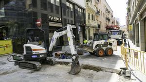 Primeros trabajos en la calle de Lincoln, entre Madrazo y Via Augusta.