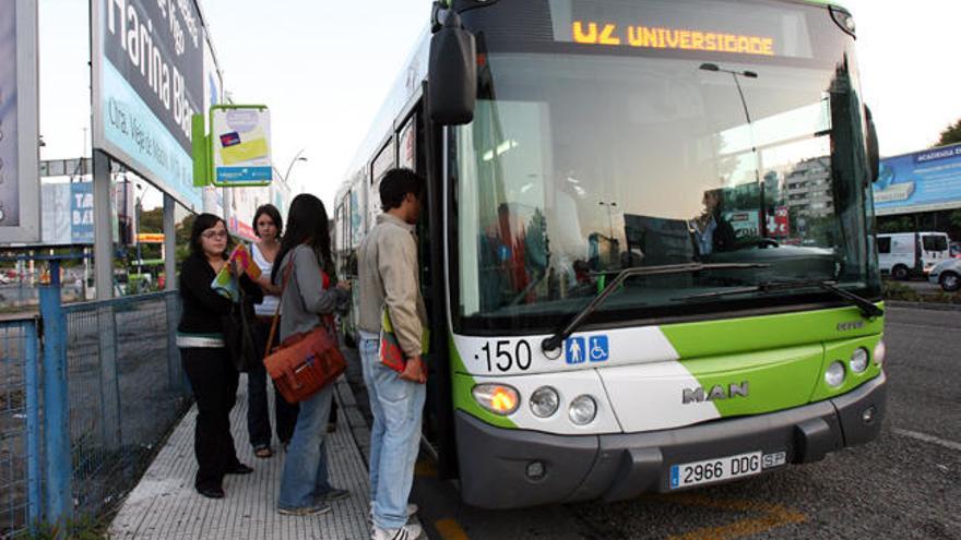 Autobús de Vitrasa que da servicio a la Universidad de Vigo // R. Grobas