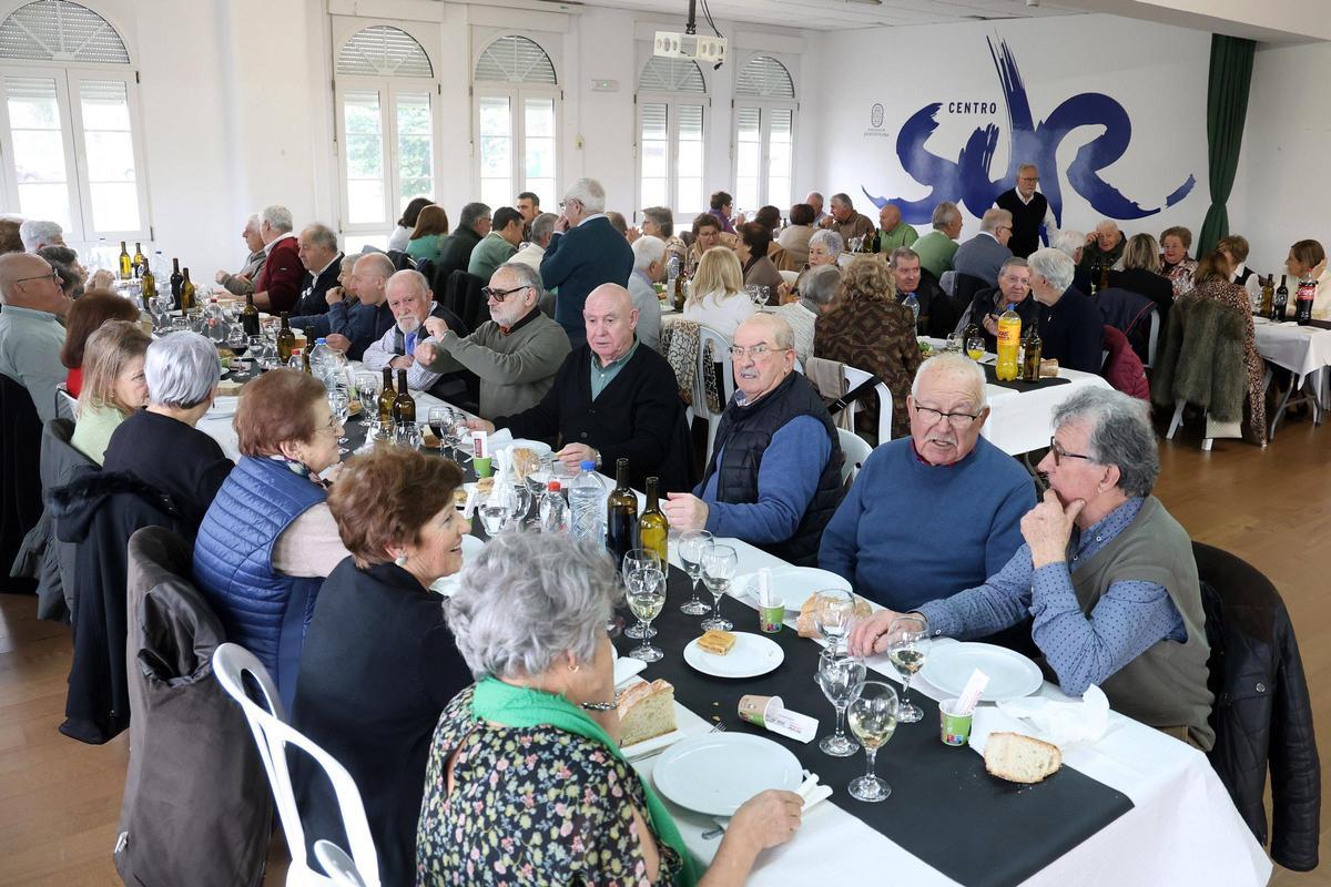 Comensales ayer en el Centro Sur de Salcedo.