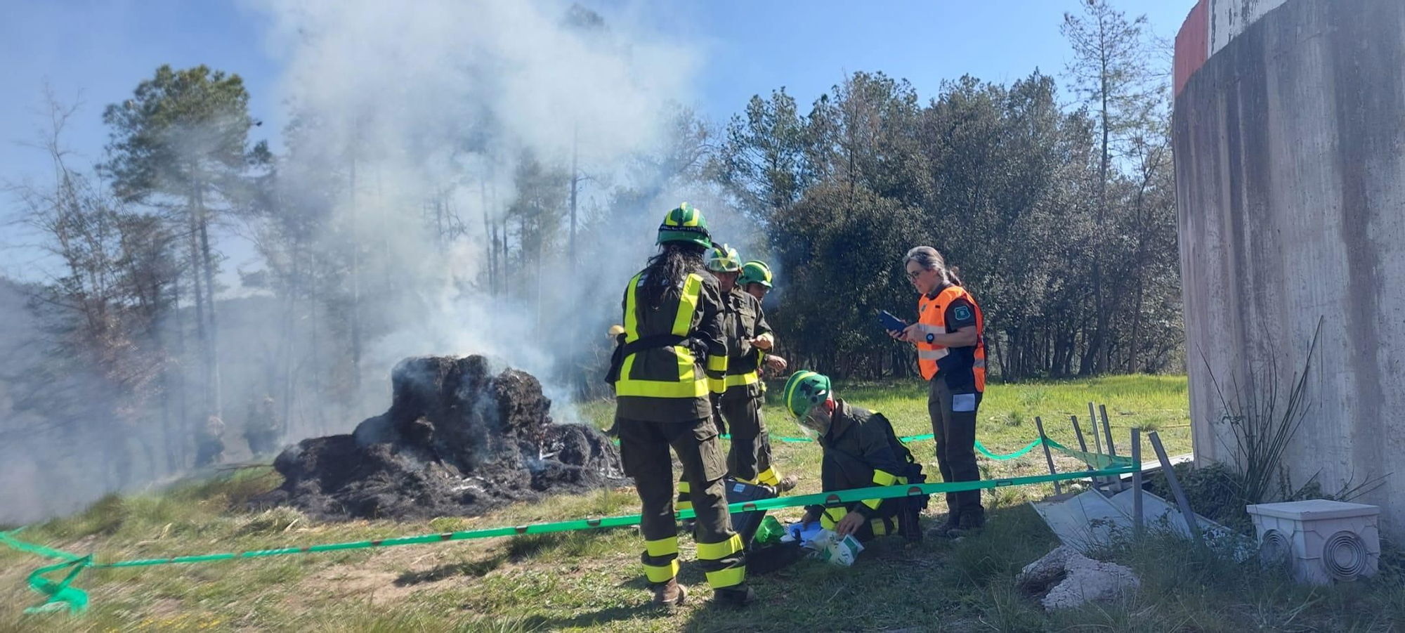 Els cossos d'emergencies fan en un primer exercici conjunt a Avinyó per simular un gran incendi
