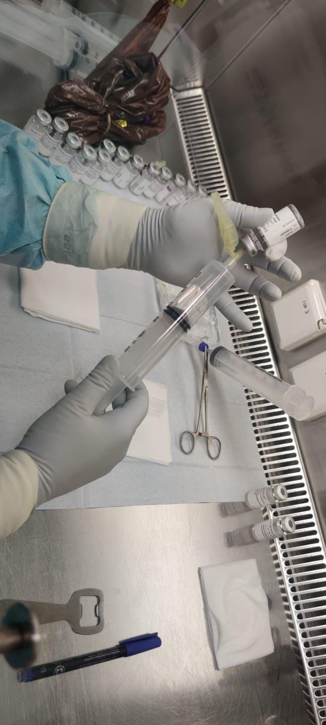 Preparación del tratamiento contra la hemofilia B con terapia génica en el hospital Álvaro Cunqueiro de Vigo
