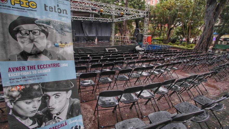 La lluvia impidió la celebración de actuaciones en directo en distintos puntos de la ciudad.