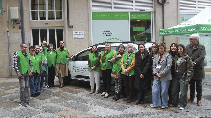Un nuevo coche permitirá a la AECC de Ourense ampliar su labor social y llegar a más pacientes