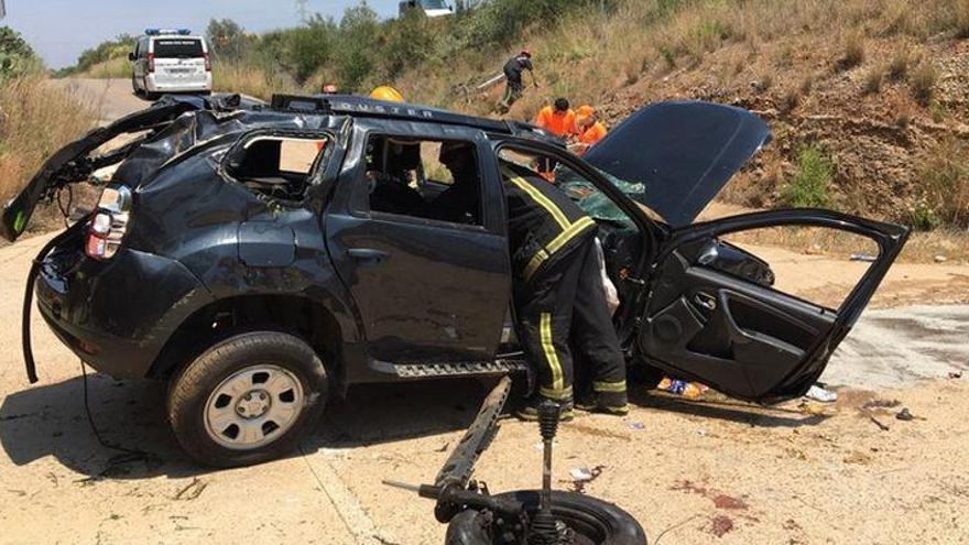 Hospitalizados los tres atrapados en un accidente grave entre Peñíscola y Benicarló