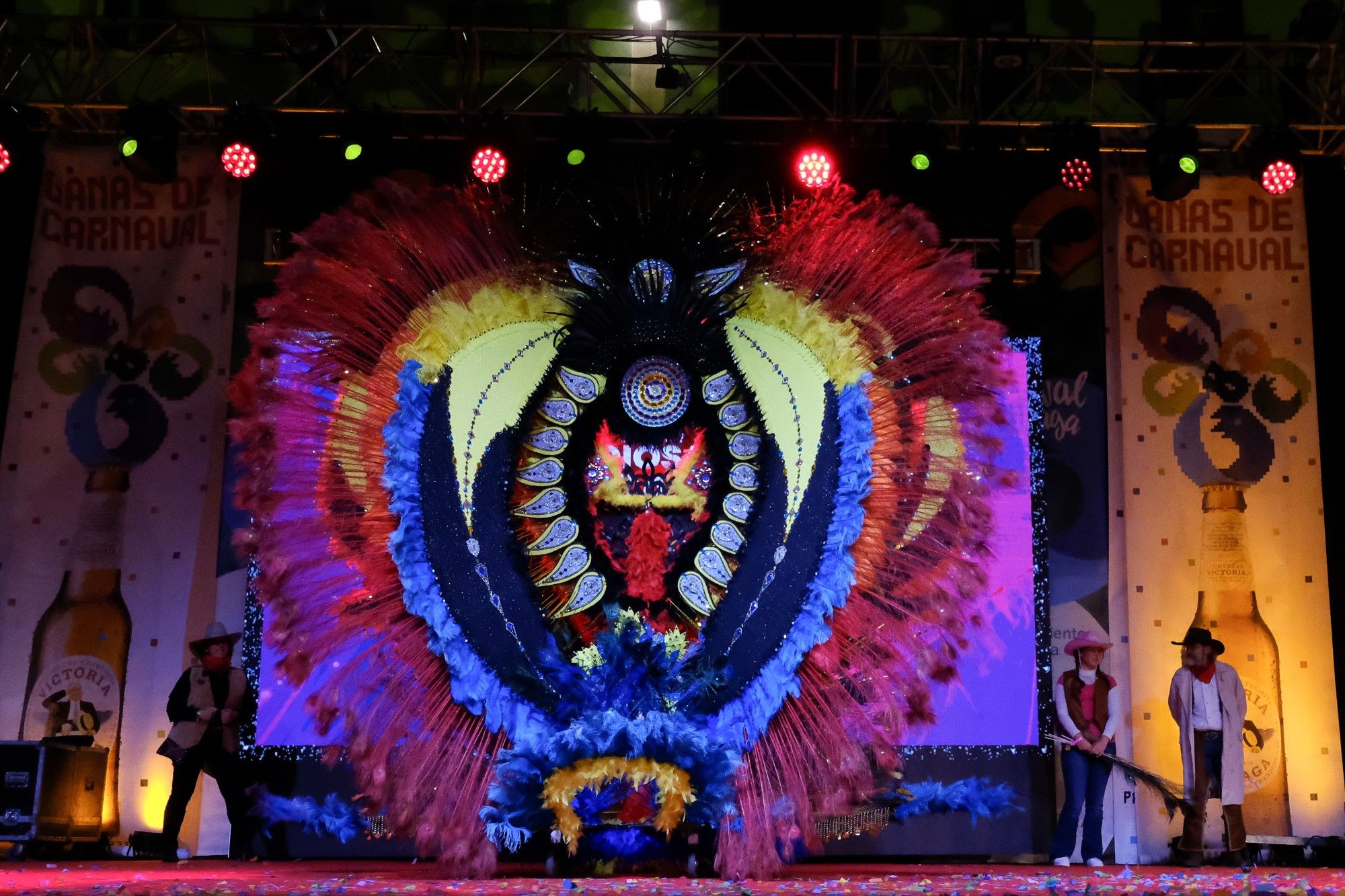 El Carnaval de Málaga ya toma las calles tras el pregón de Maxi