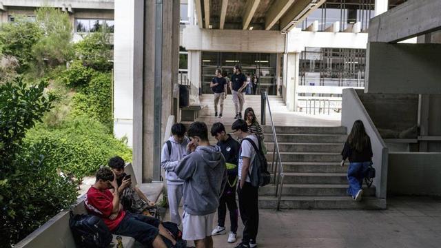 Estudiants al campus de la Universitat Autònoma de Barcelona. | JORDI OTIX