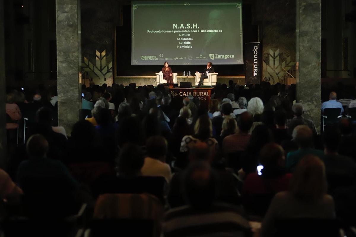 La primera jornada de Ocultura ha llenado el salón de actos de Caja Rural de Aragón.