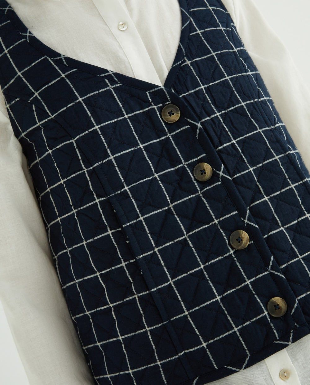 Chaleco y camisa de Hipercor