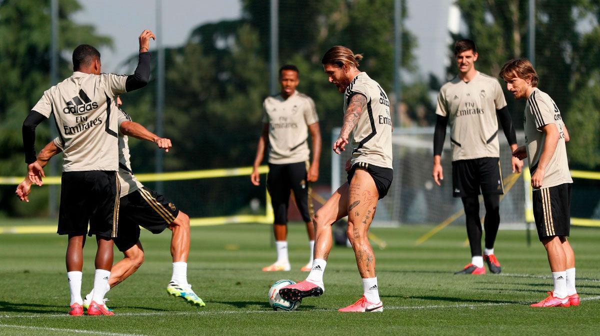 Rondos y fútbol-tenis en el entrenamiento del Madrid