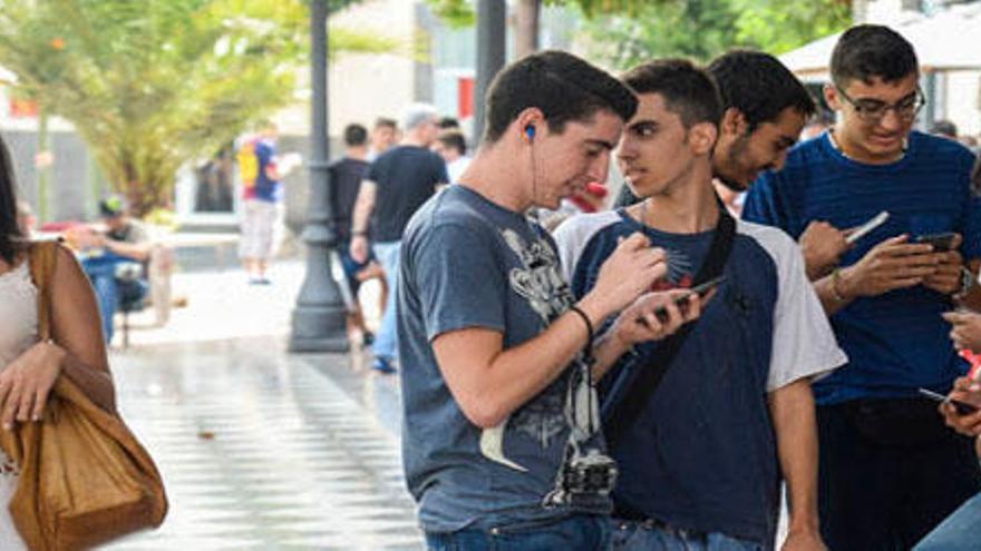 El fenómeno Pokémon Go invade la Plaza de las Ranas