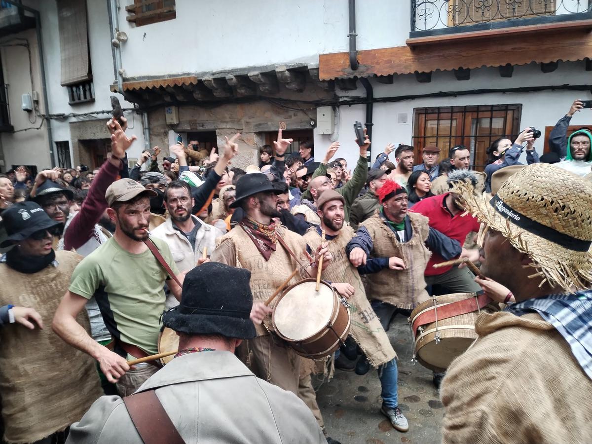 Galería | La misteriosa tradición del Pero Palo llena Villanueva de la Vera