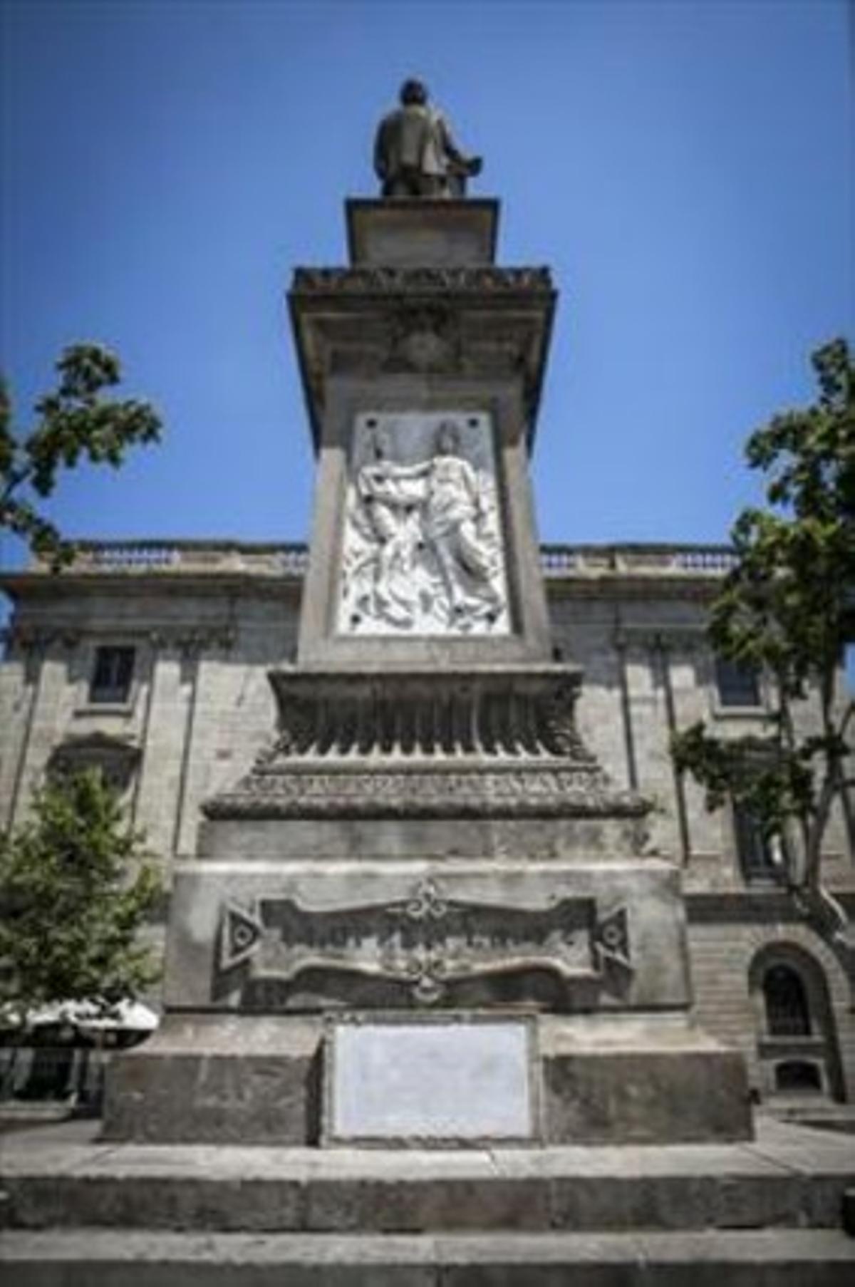 Estàtua d’Antonio López.