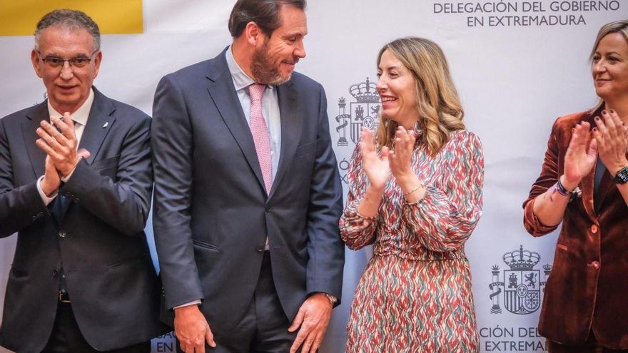 El ministro Puente se reafirma en su compromiso de 2030: &quot;En 5 años, estarán los 160 kilómetros que faltan del AVE Madrid-Extremadura&quot;