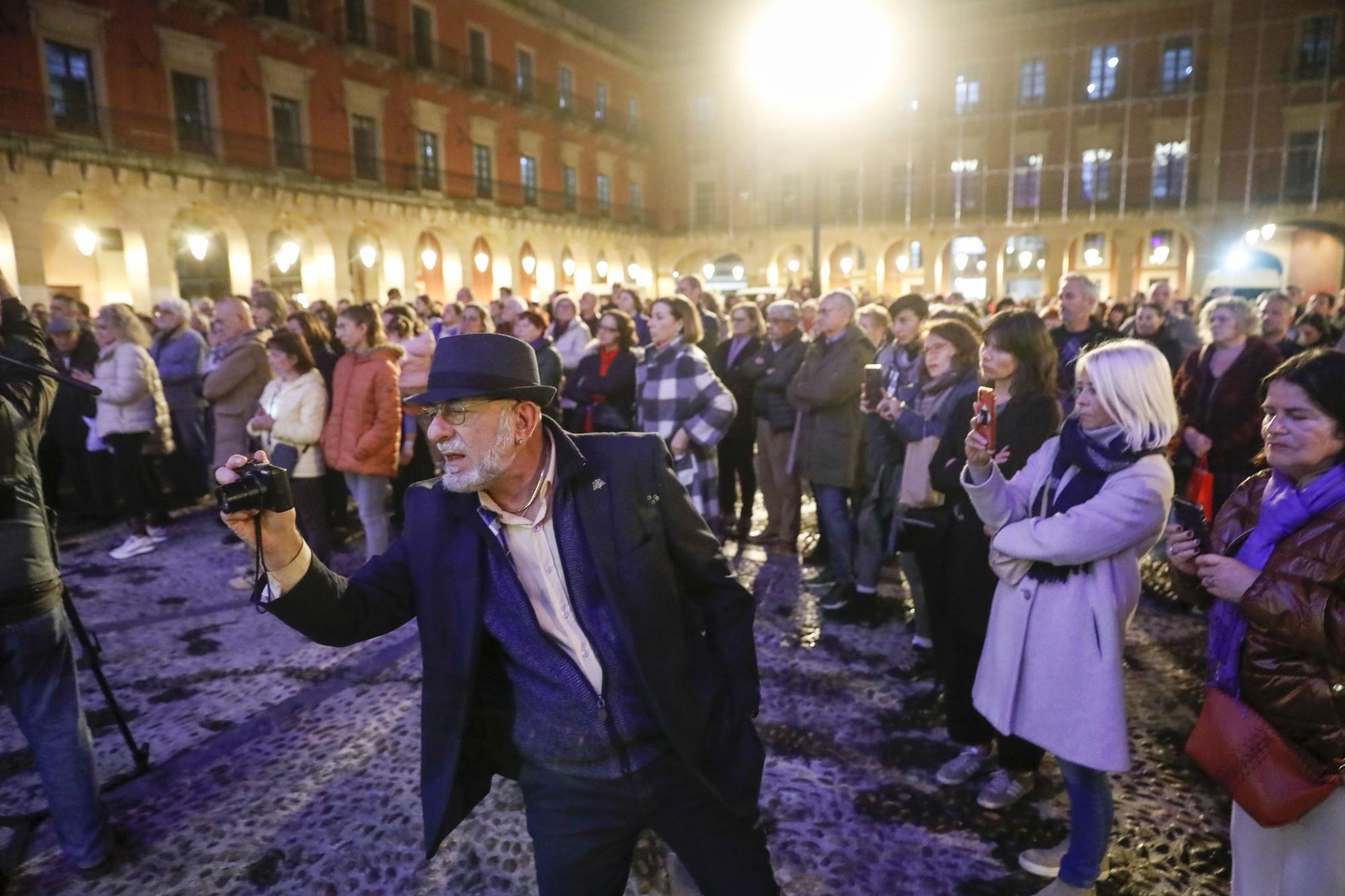 En imágenes: Gijón se cita en la plaza Mayor por el Día Internacional de la Eliminación de la Violencia contra las Mujeres