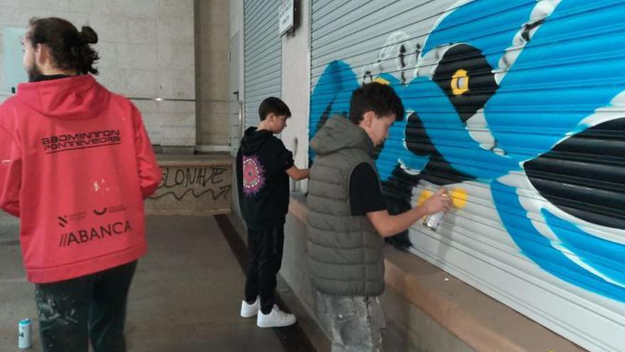 Los jóvenes artistas de Blank Space embellecen el mercado de abastos