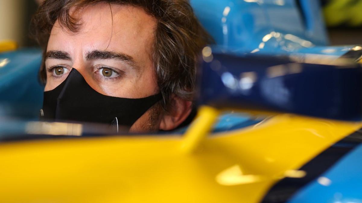 Alonso prepara su exhibición con el R25
