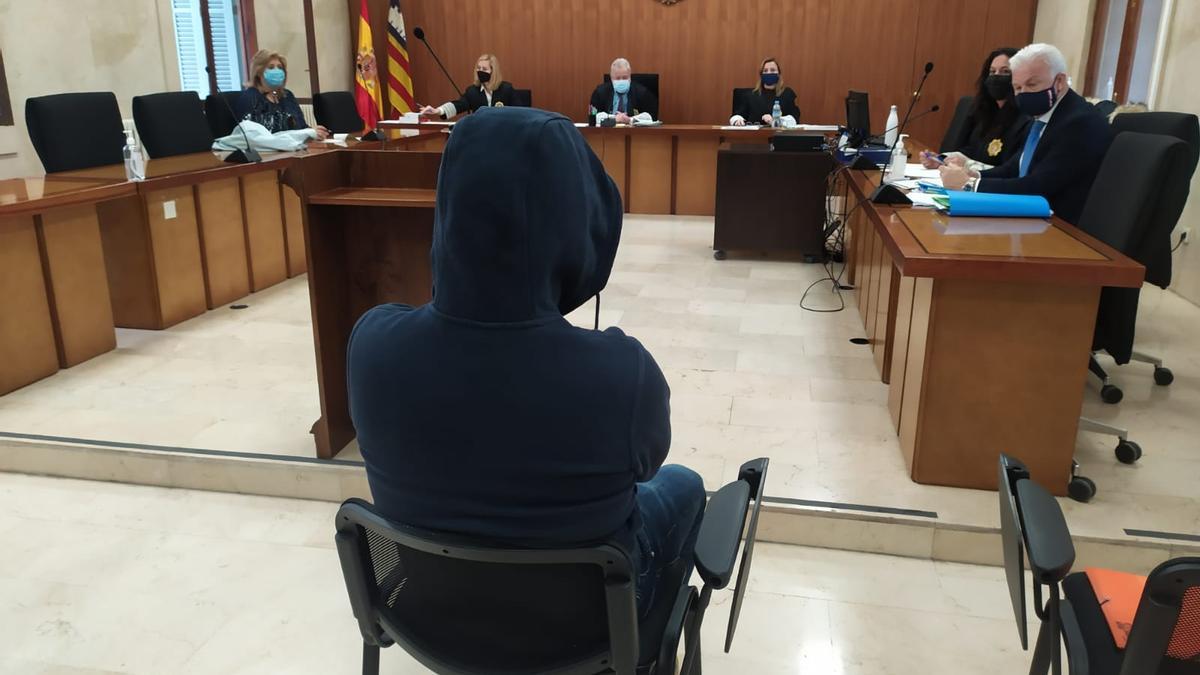 El hombre condenado, durante el juicio en la Audiencia