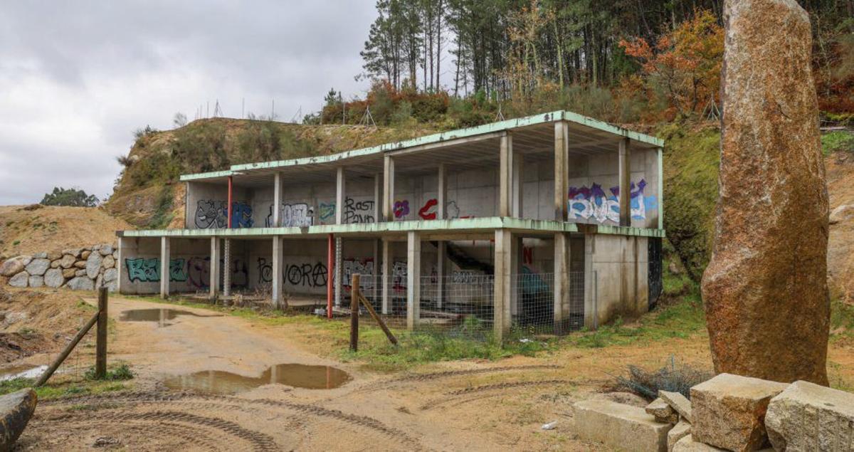 El edificio principal apenas presenta avances. |  Iñaki Abella