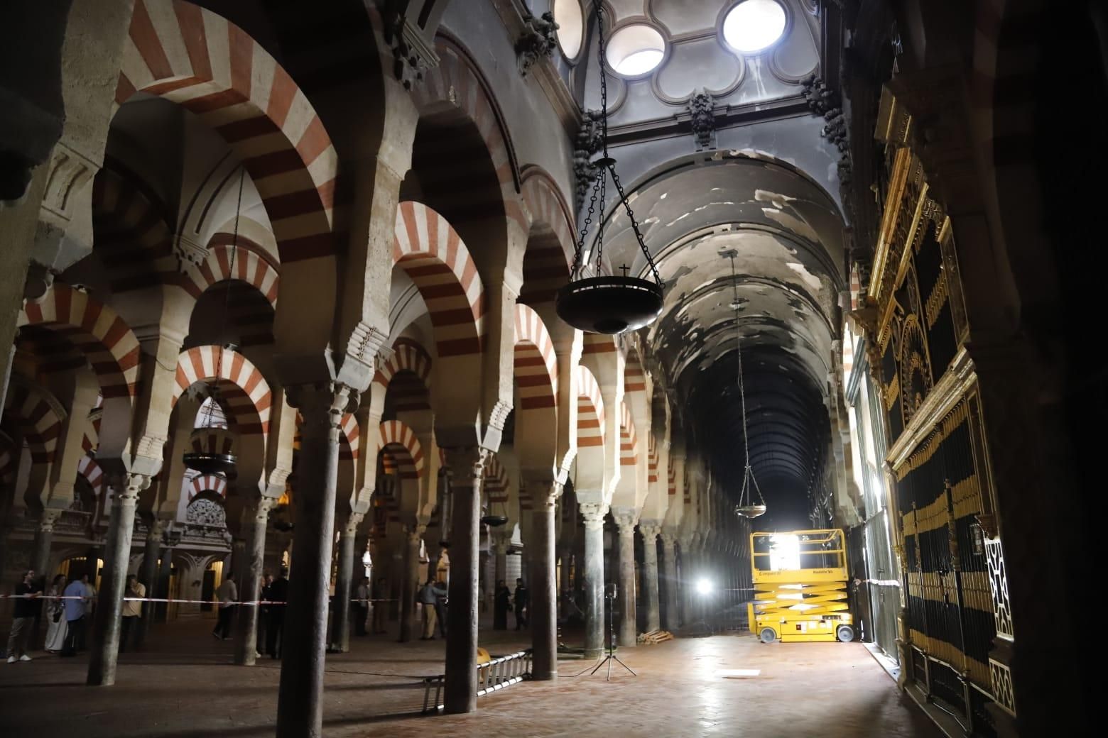 Tras el incendio: las imágenes de la zona afectada por el fuego en la Mezquita-Catedral