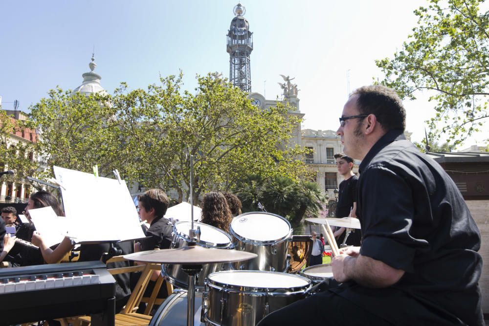 Trobada d'Escoles en Valencià en la plaza del Ayuntamiento