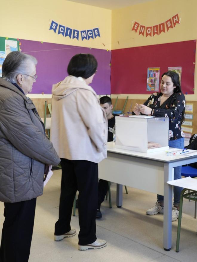 Castella i Lleó frena l’eufòria de Vox i ressuscita el bipartidisme