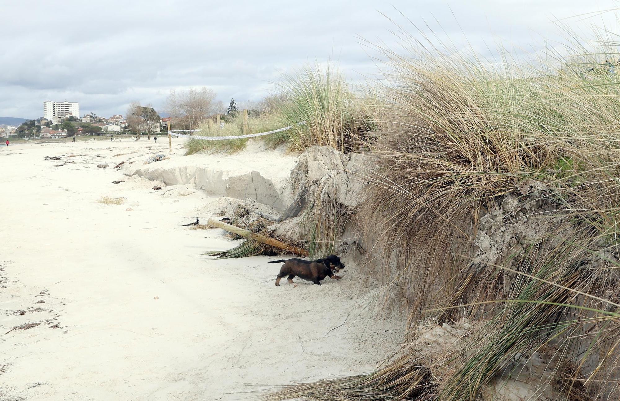 La playa de O Vao y el paseo de Bouzas, damnificados del temporal