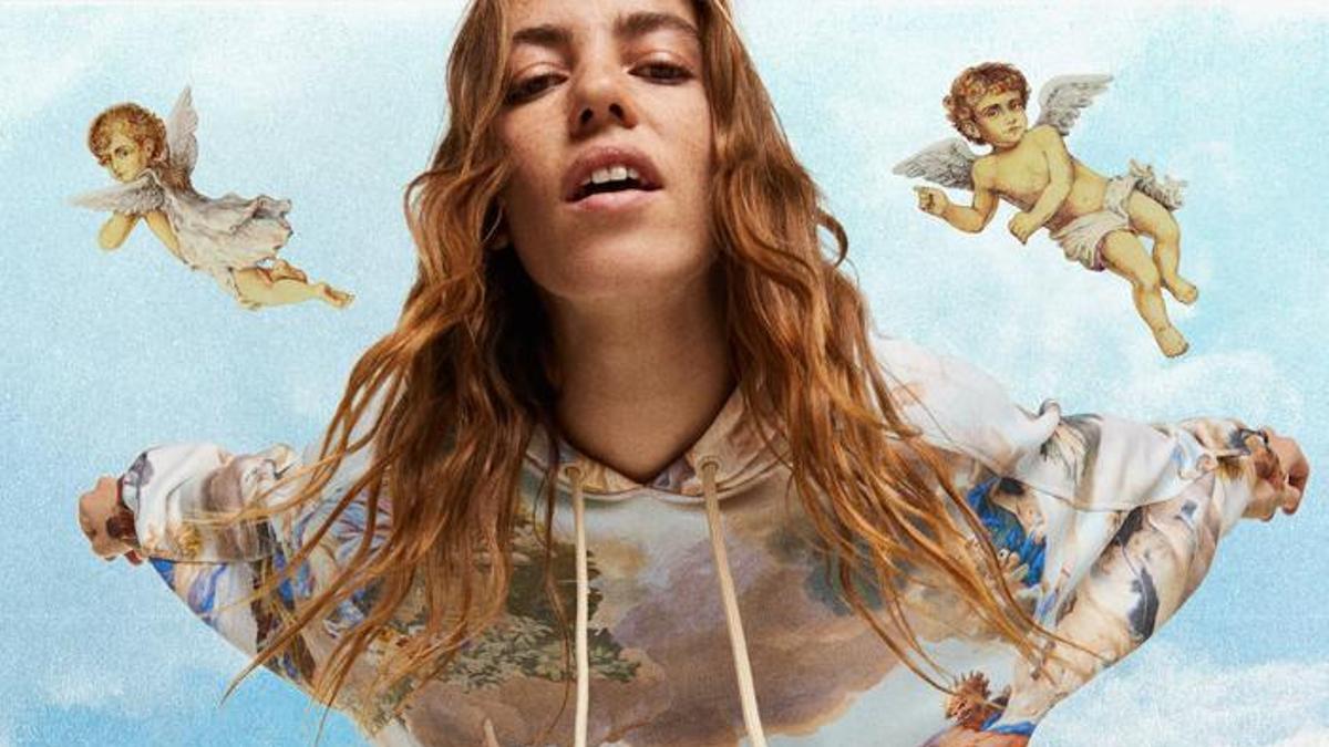 Sudadera de algodón estampada con capucha de la colección Art Series, de Bershka (29,99 €).