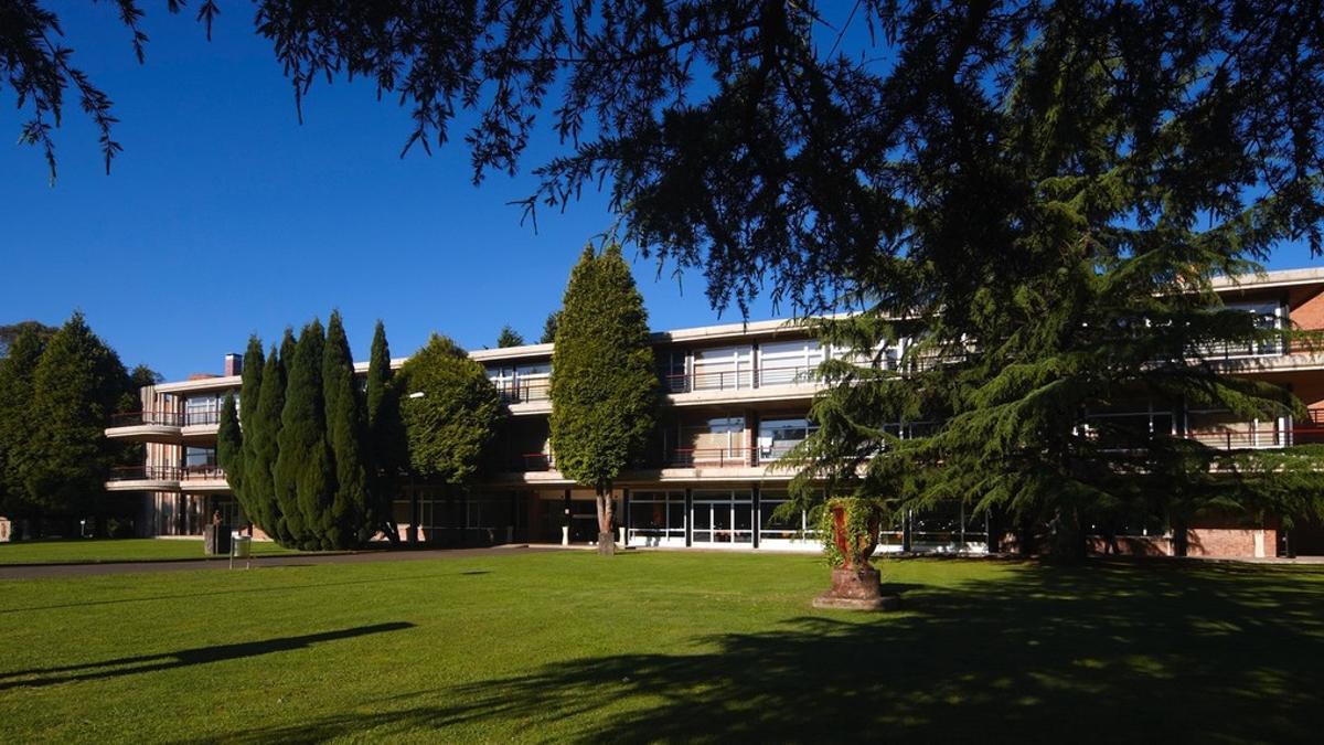 Exterior del Centro Superior de Hostelería de Galicia, en A Barcia