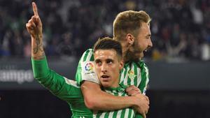 Cristian Tello celebrando un gol con Loren