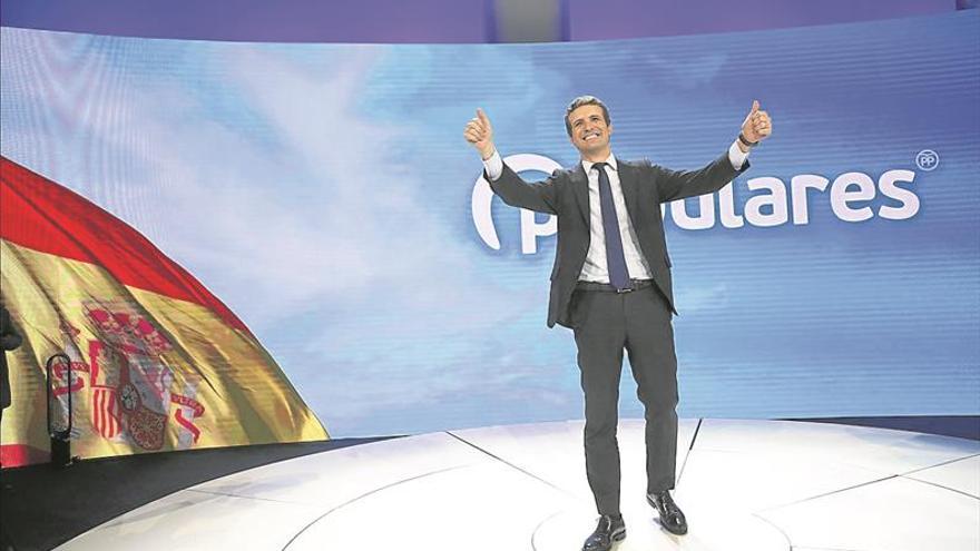 Casado escenifica el viraje para reconquistar a toda la derecha