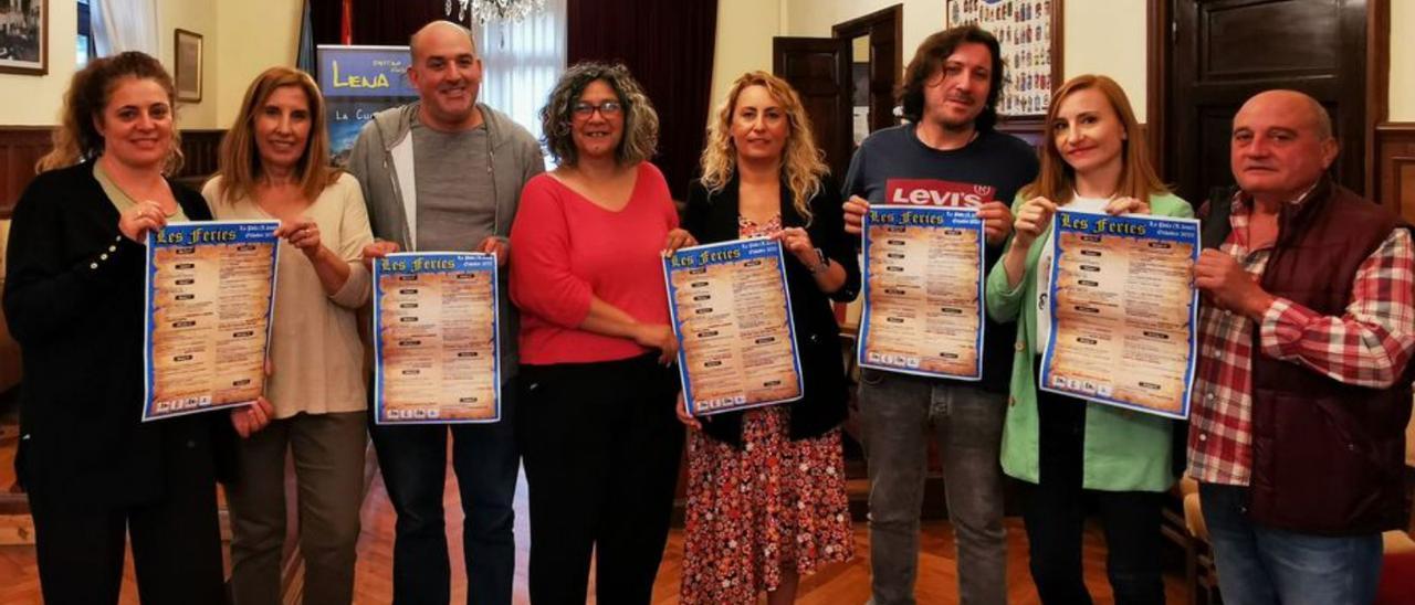 Foto de familia de la presentación del programa de Les Feries.