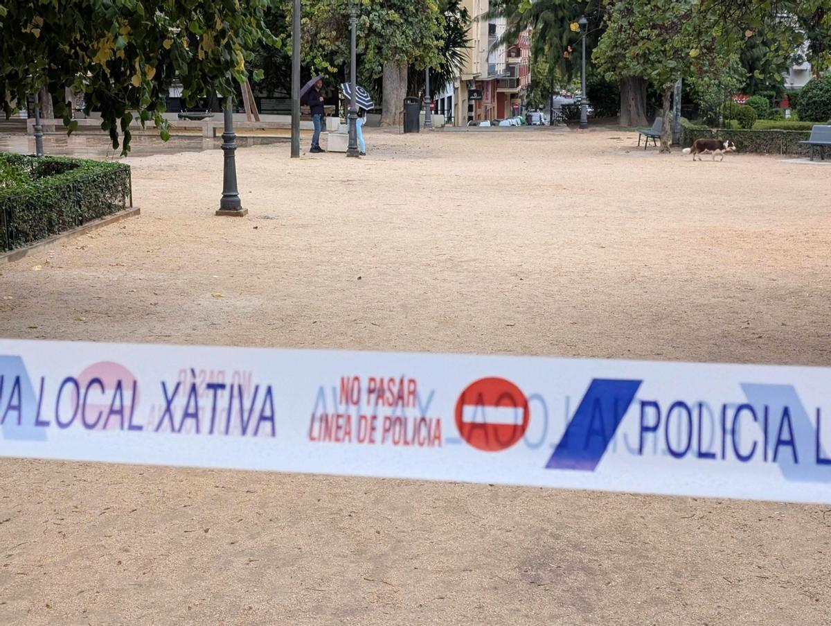 Imagen de archivo de un parque cerrado en Xàtiva por una alerta meteorológica.