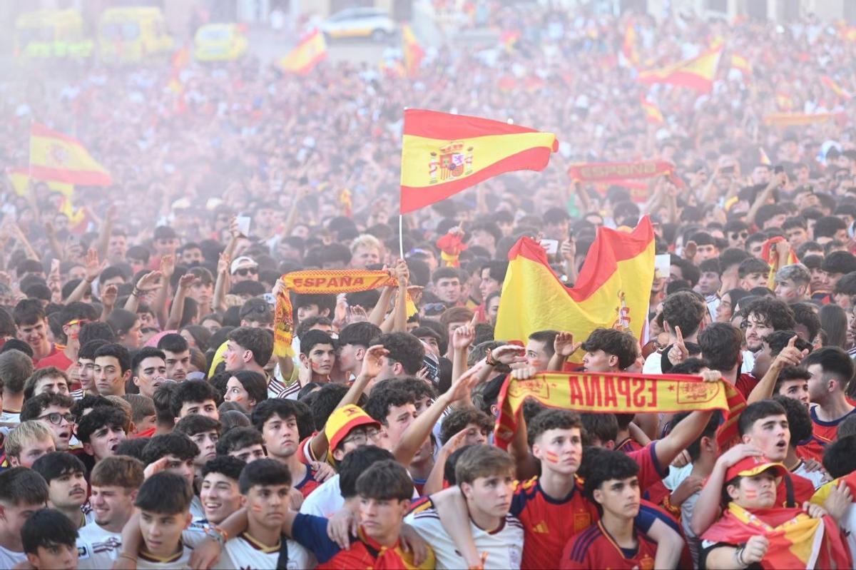 Fotogalería | Así se vive la final del Mundial 2026 en la Plaza Mayor de Cáceres Fotogalería | Así se vive la final del Mundial 2026 en la Plaza Mayor de Cáceres