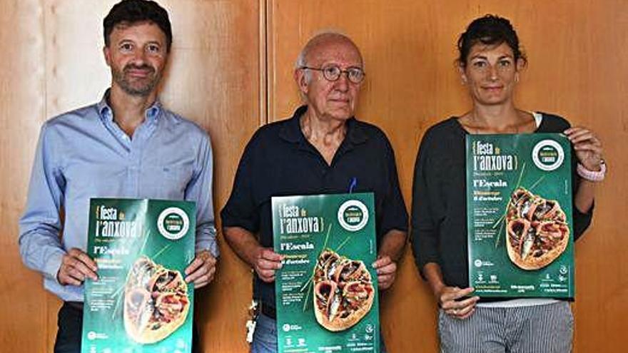 L&#039;alcalde, Víctor Puga (esq.), a la presentació de la festa.