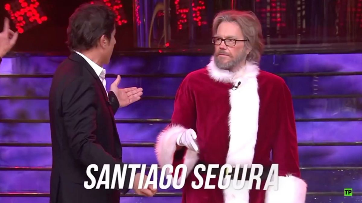 Manel Fuente y Santiago Segura en el especial Navidad de 'Tu cara me suena 8'