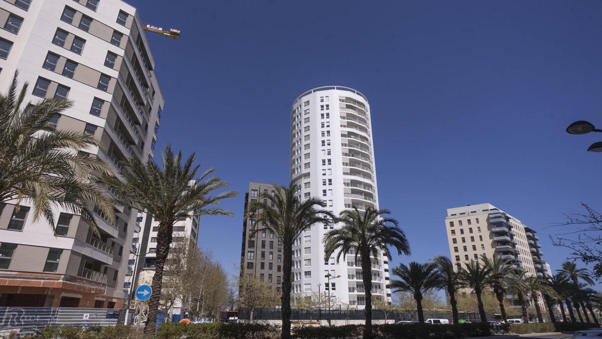 Edificios de obra nueva en el barrio de Moreras de València.
