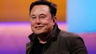 Musk logra aplazar el juicio contra Twitter tras aceptar su compra