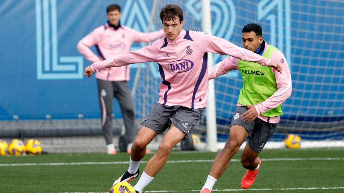 Urko González de Zarate, jugador del Espanyol, durante el entrenamiento de este miércoles