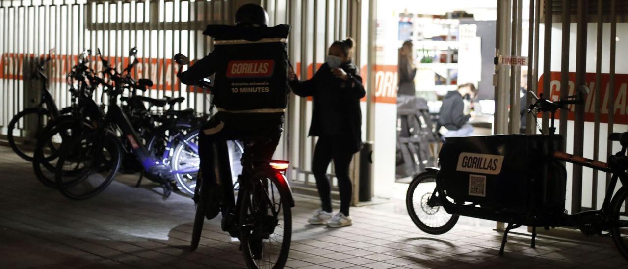 Uno de los supermercados fantasma 
en València de la marca 
Gorillas. m.a.montesinos