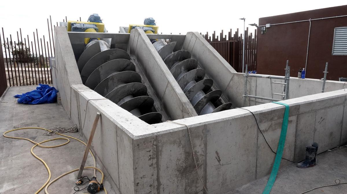 El sistema de la Serratella cuenta con dos tornillos de Arquímedes de 40 toneladas de peso combinado.