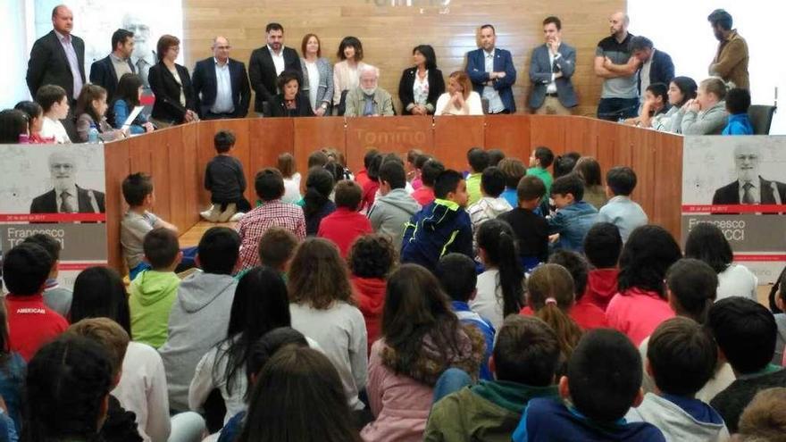 Acto de inauguración del salón de plenos del Concello de Tomiño. // D.B.M.